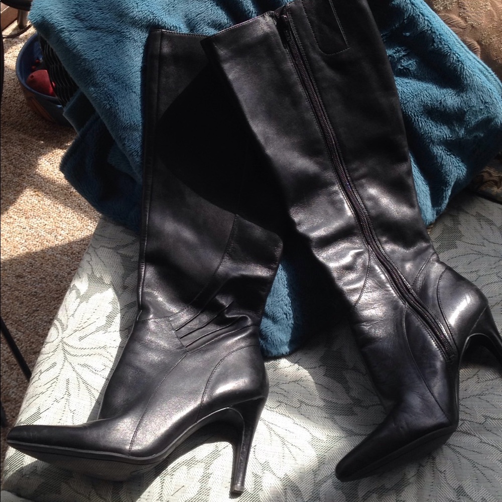 Beautiful Nine West black boots